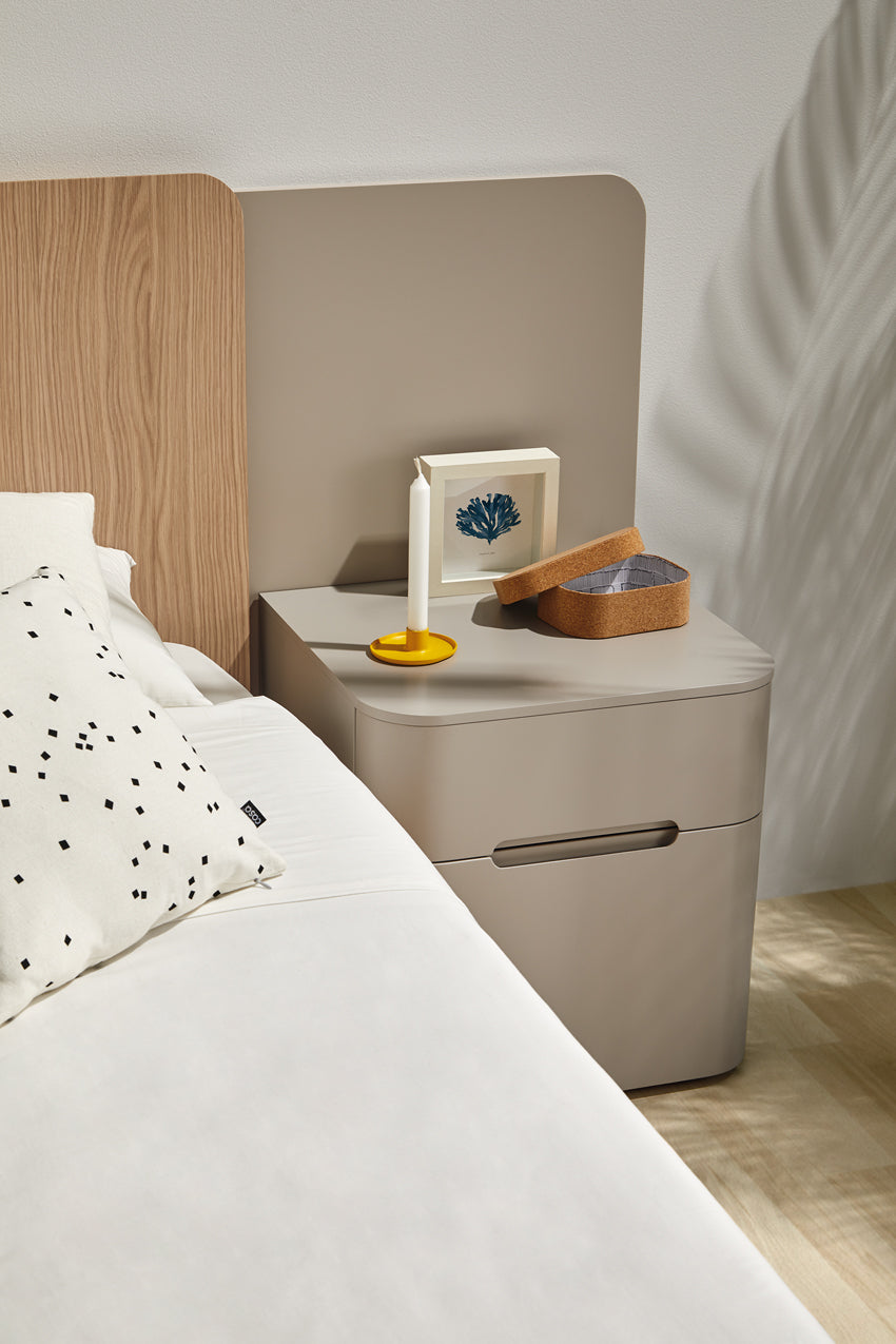 Nakts skapītis ar noapaļotām fasādēm SURF